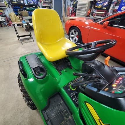 Image of John Deere X485 equipment image 4