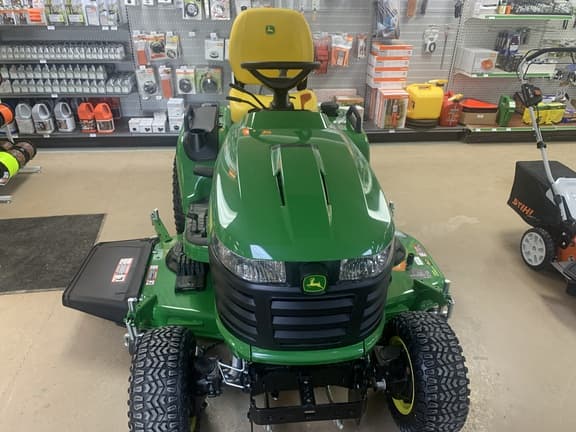 Image of John Deere X738 equipment image 3