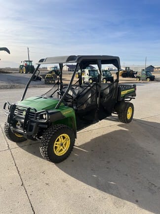 John Deere XUV 825M Equipment Image0