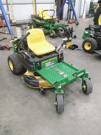 John Deere Z235 Equipment Image0