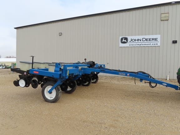 Kinze 2000 Equipment Image0