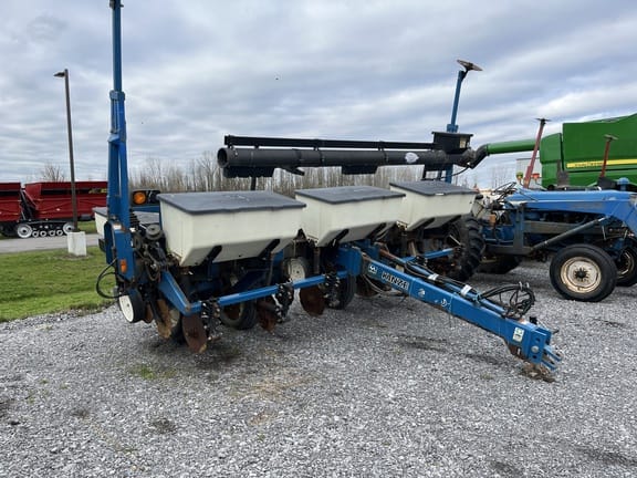 Kinze 3000 Equipment Image0