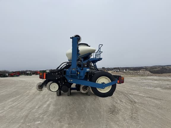 Image of Kinze 3660 equipment image 3