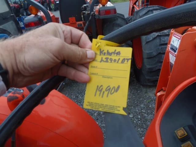 Image of Kubota L3901 equipment image 3