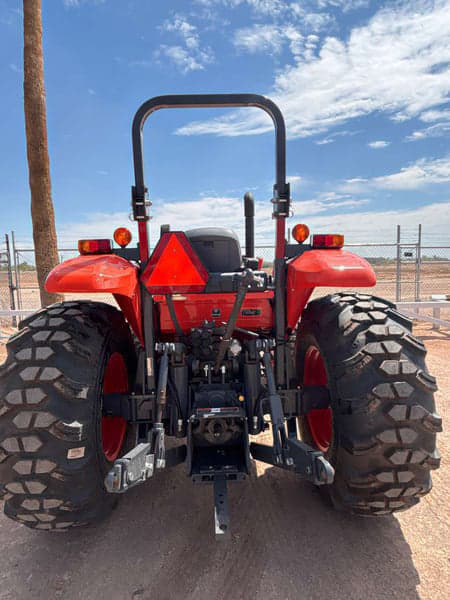 Image of Kubota M5-111 equipment image 3