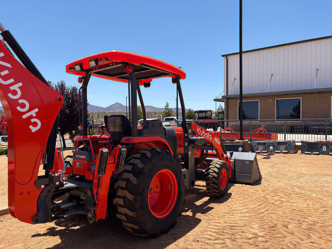 Kubota M62 Equipment Image0