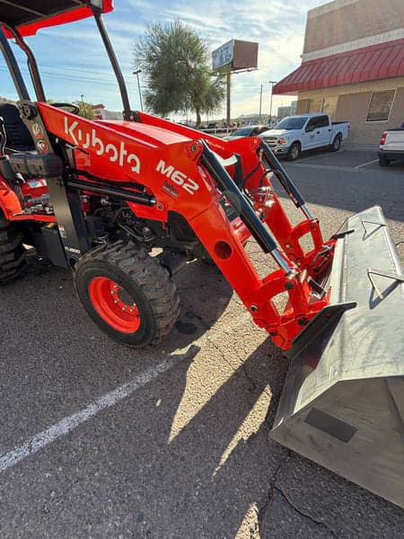 Image of Kubota M62 equipment image 4