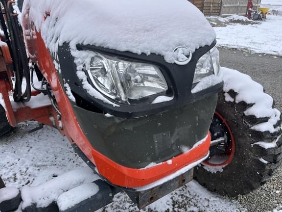 Image of Kubota M7060 equipment image 4