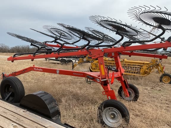 Image of Kubota RA212CR equipment image 2