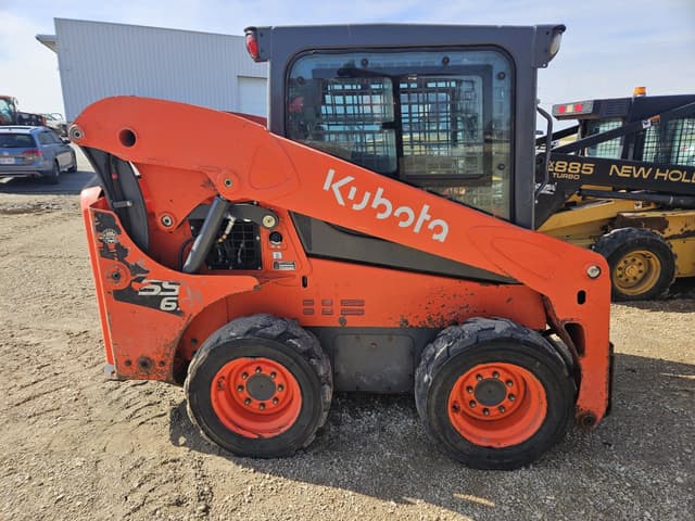 Image of Kubota SSV65 equipment image 3