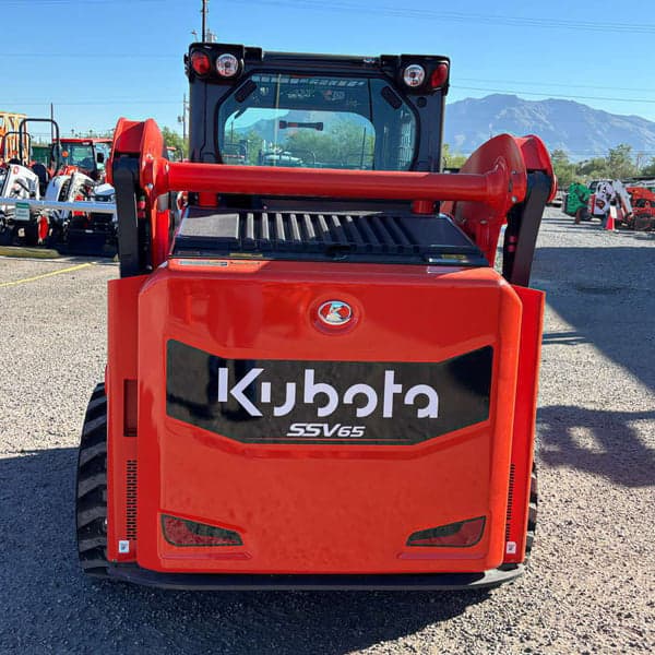 Image of Kubota SSV65 equipment image 3