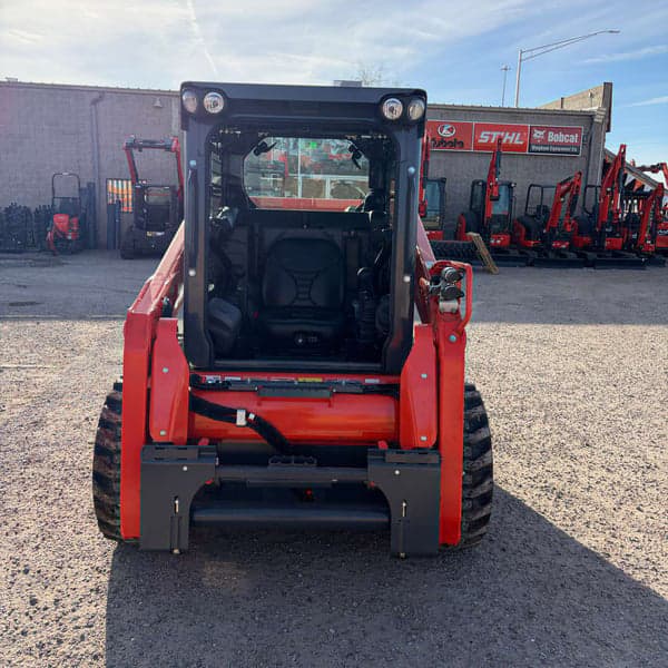 Image of Kubota SSV65 equipment image 2