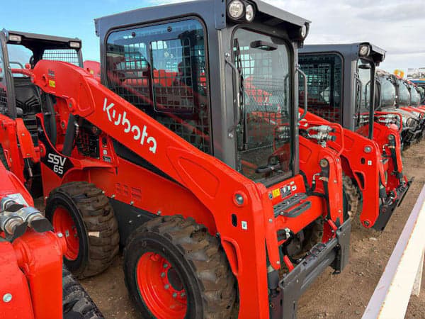 Image of Kubota SSV65 equipment image 2
