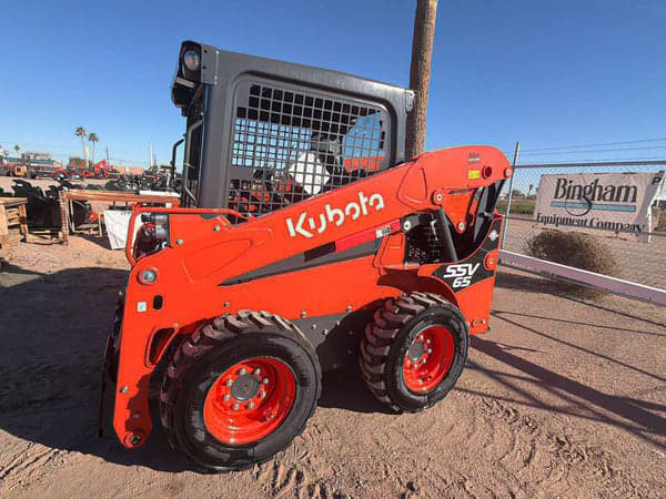 Image of Kubota SSV65 equipment image 4
