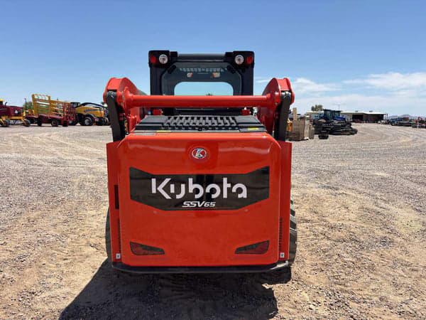 Image of Kubota SSV65 equipment image 3