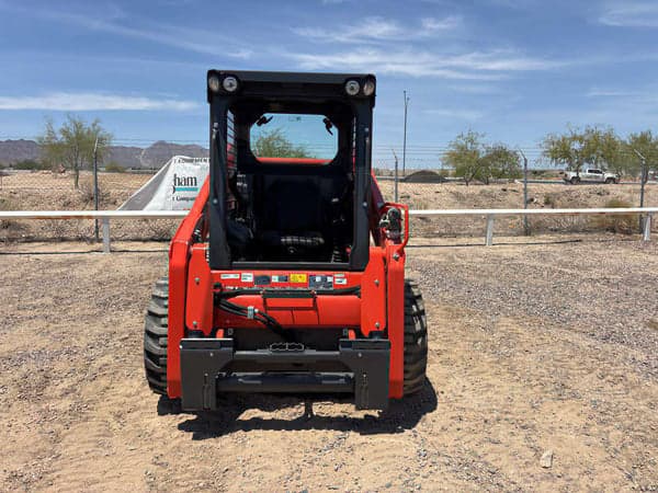 Image of Kubota SSV65 equipment image 2