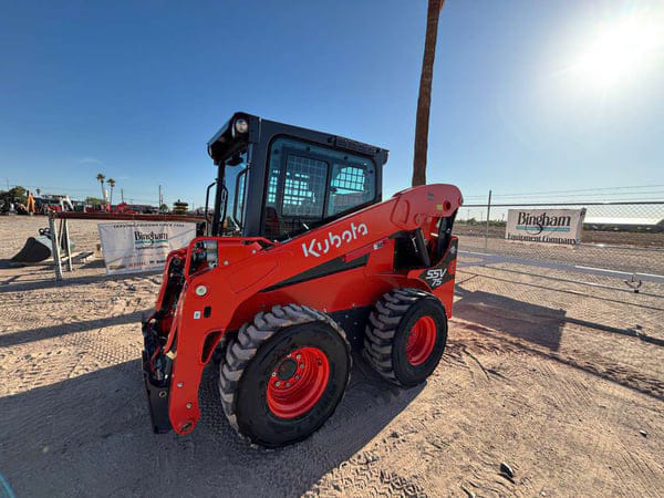 Kubota SSV75 Equipment Image0