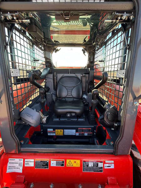 Image of Kubota SSV75 equipment image 4