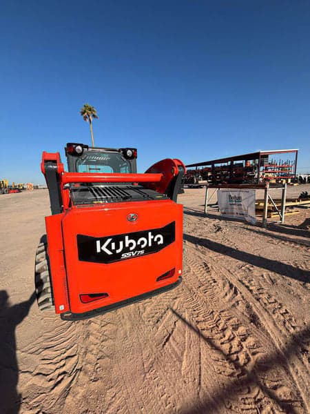 Image of Kubota SSV75 equipment image 3