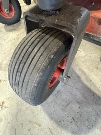 Image of Kubota ZD331 equipment image 4