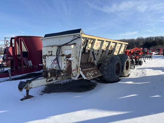 Kuhn Knight 8141 Equipment Image0