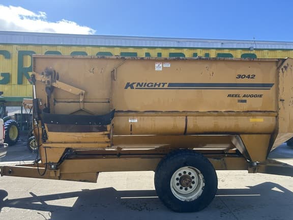 Image of Kuhn Knight 3042 equipment image 2