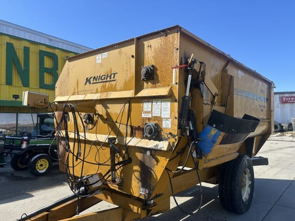 Kuhn Knight 3042 Equipment Image0