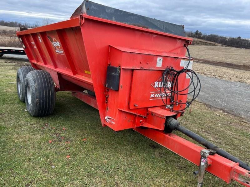 Kuhn Knight 8124 Equipment Image0
