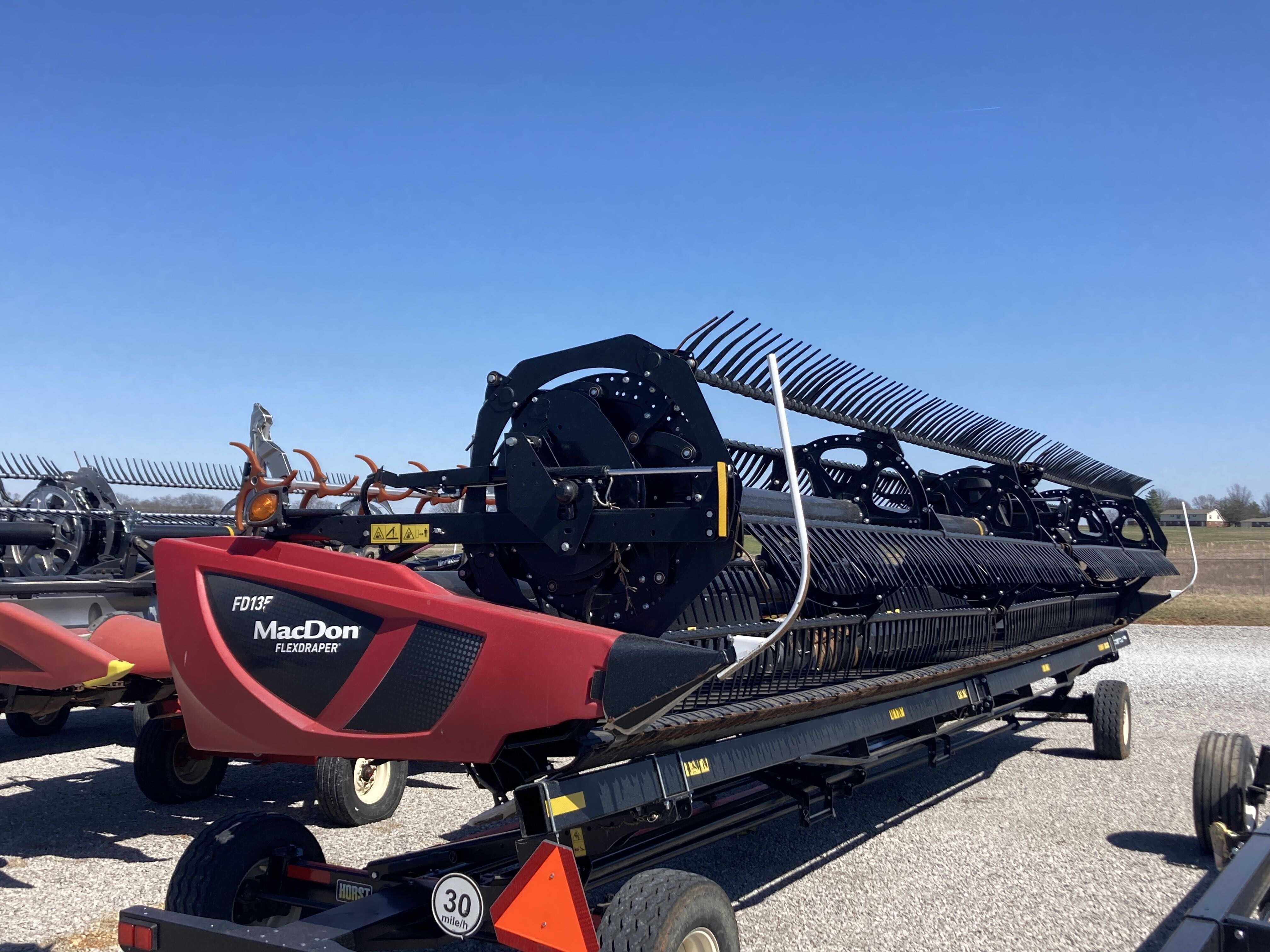 MacDon FD135 Equipment Image0