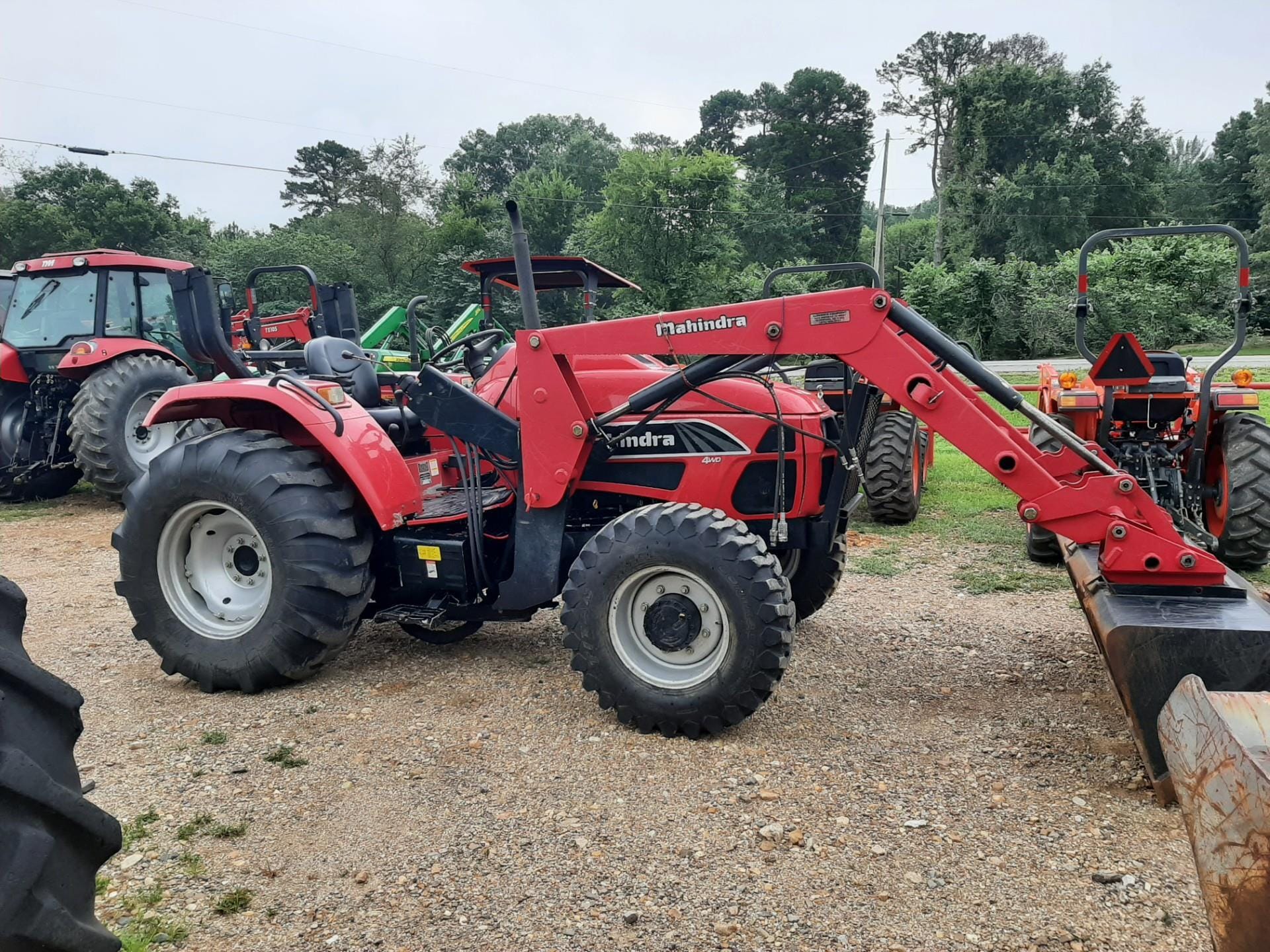 Mahindra 8560 Equipment Image0