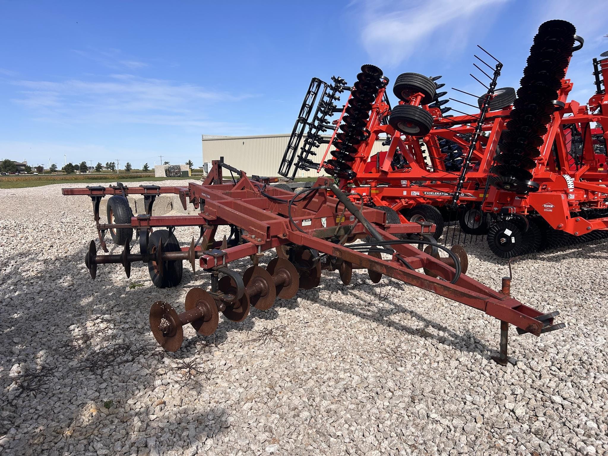 M&W 1165 Equipment Image0