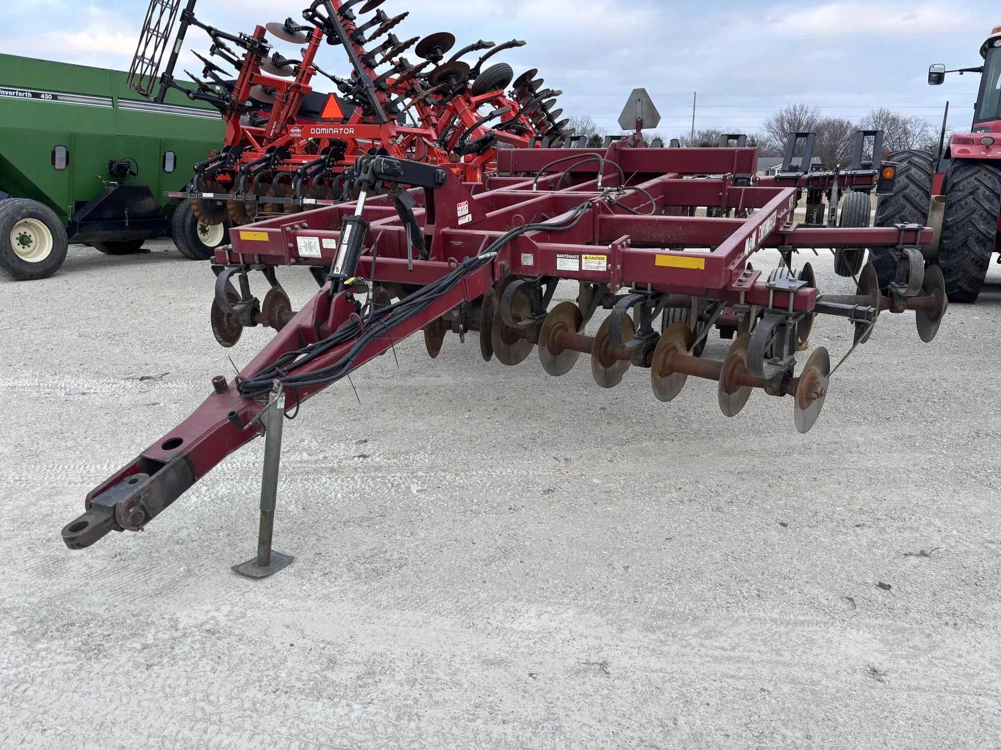 M&W 1475 Equipment Image0