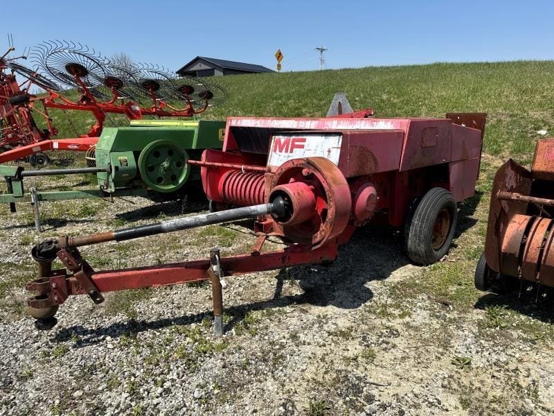 Massey Ferguson 124 Equipment Image0