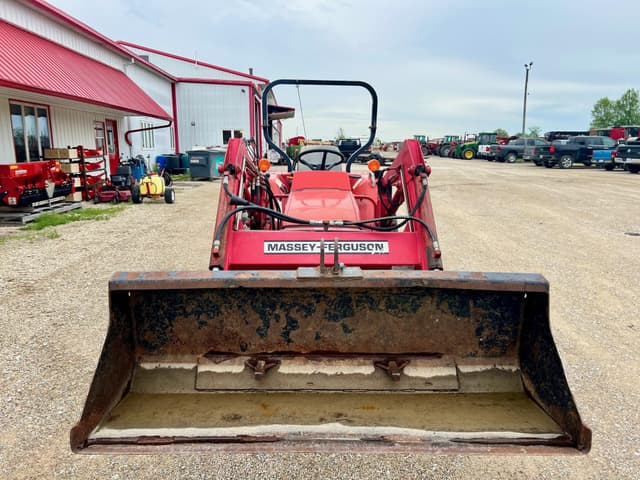 Image of Massey Ferguson 1433 equipment image 4