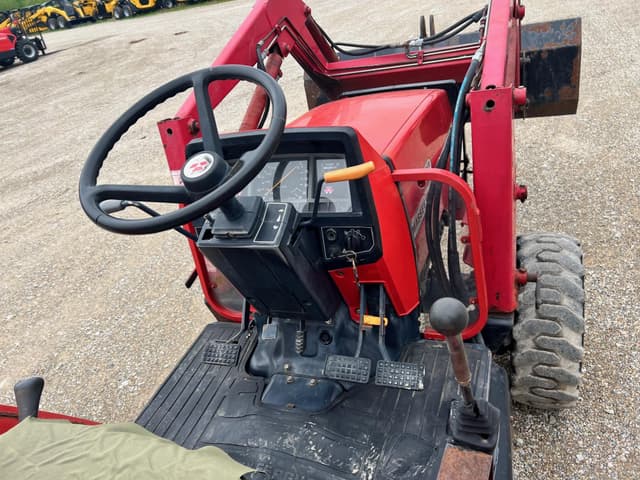 Image of Massey Ferguson 1433 equipment image 2