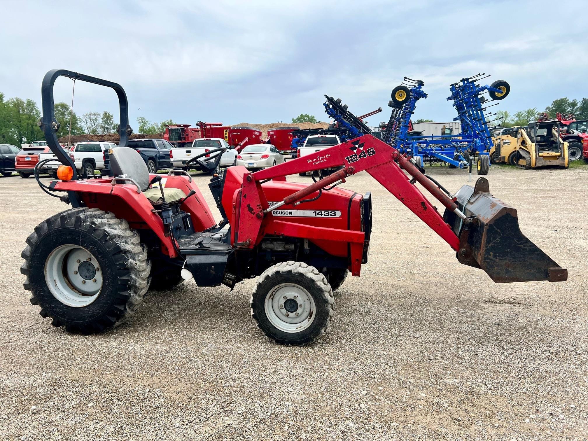 Massey Ferguson 1433 Equipment Image0