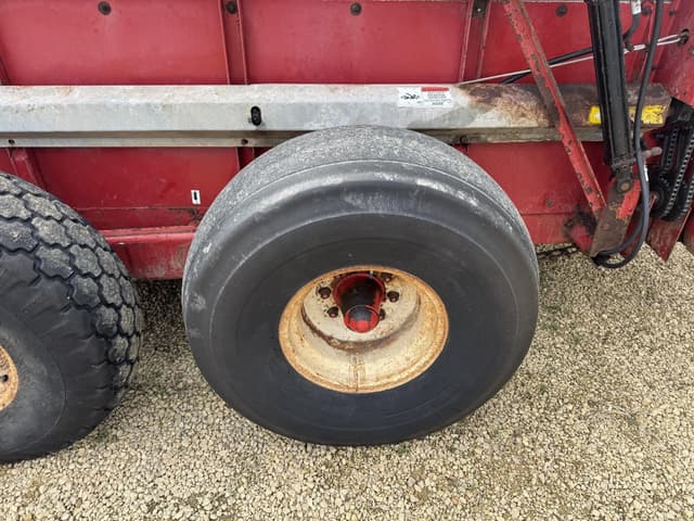 Image of Massey Ferguson 3726 equipment image 3