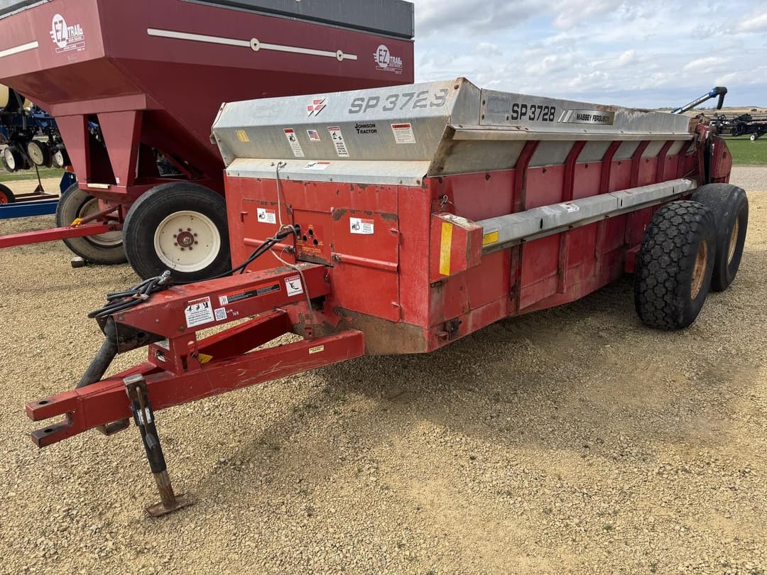 Image of Massey Ferguson 3726 Primary image