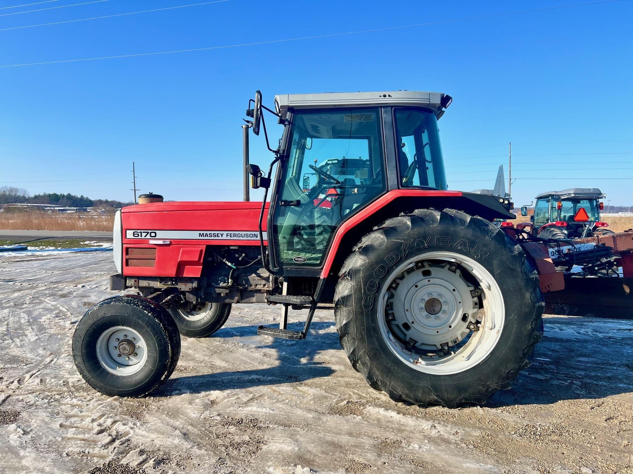Massey Ferguson 6170 Equipment Image0