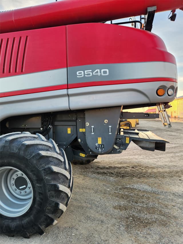 Image of Massey Ferguson 9540 equipment image 1