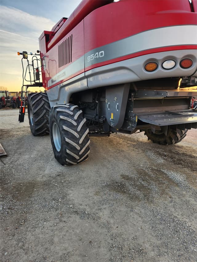Image of Massey Ferguson 9540 equipment image 2