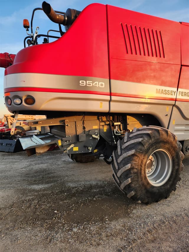 Image of Massey Ferguson 9540 equipment image 3