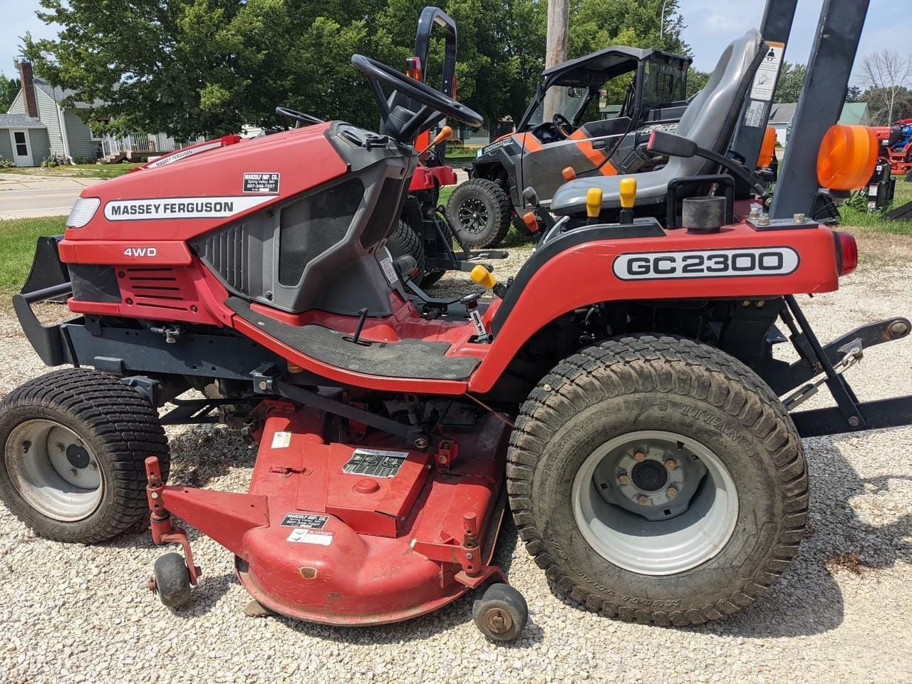 Massey Ferguson GC2300 Equipment Image0