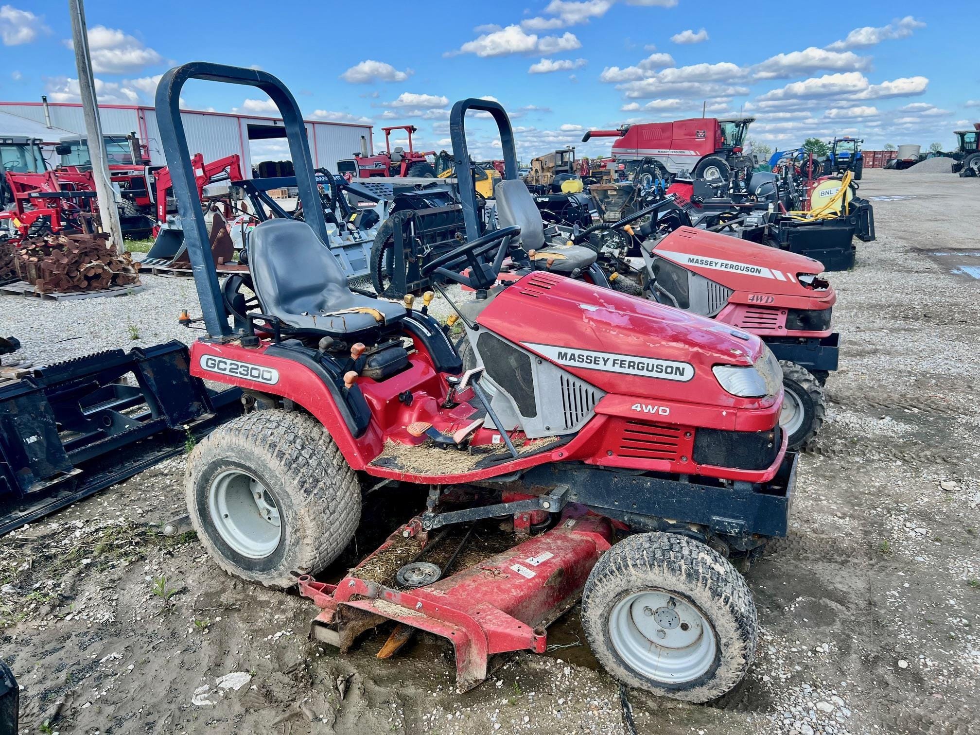 Massey Ferguson GC2300 Equipment Image0