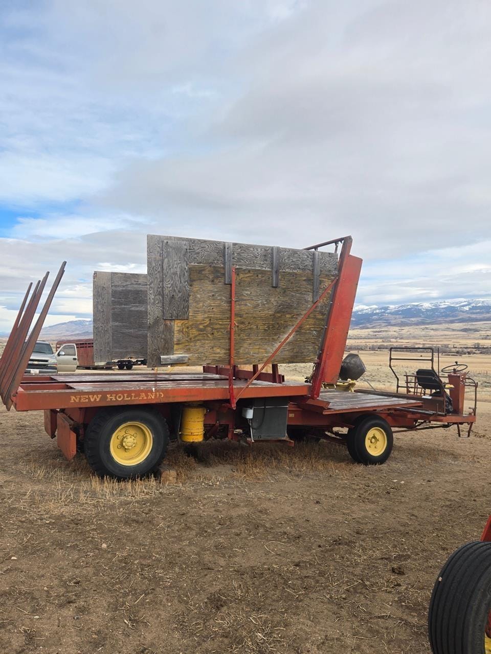 New Holland 1047 Equipment Image0