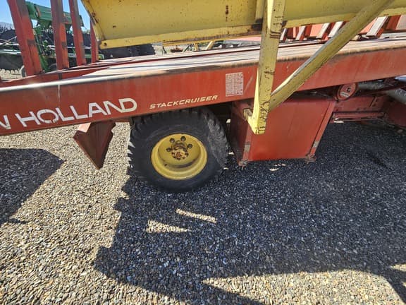 Image of New Holland 1069 equipment image 4