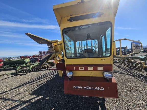 Image of New Holland 1069 equipment image 3