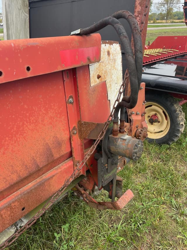 Image of New Holland 144 equipment image 3