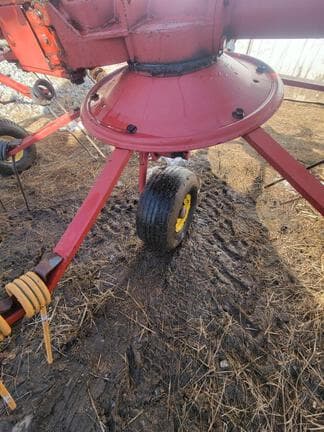 Image of New Holland 163 equipment image 4