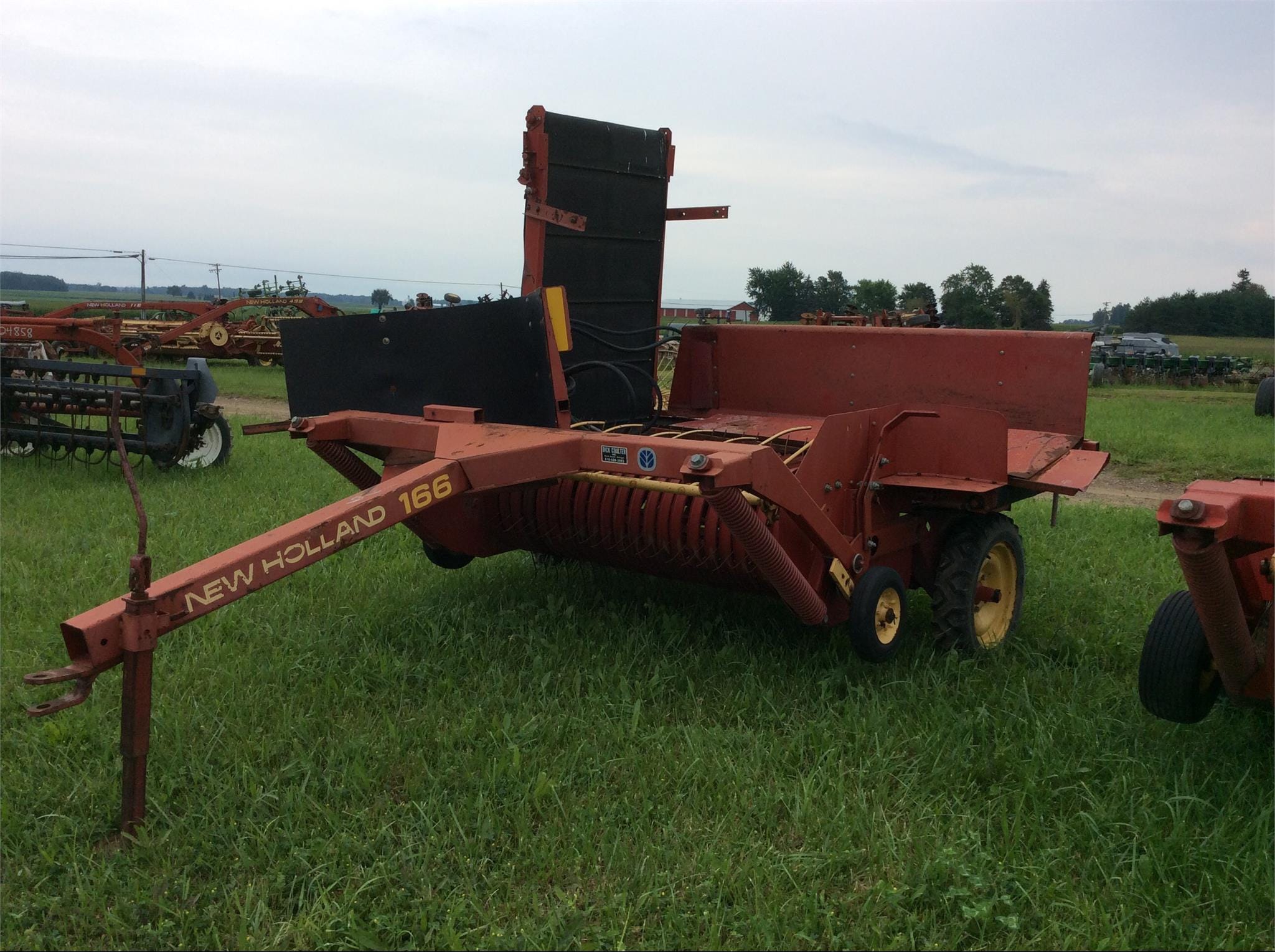 New Holland 166 Equipment Image0